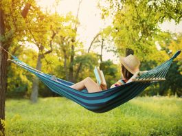 Как повесить гамак в саду: инструкция по установке