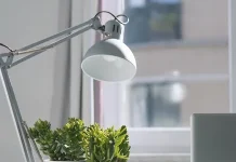 Как выбрать настольную лампу для дома и работы